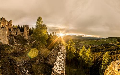 Il rudere di Castelvecchio “Hauenstein”