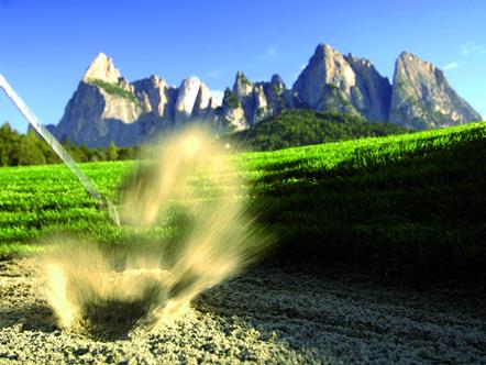 Golfen mit Blick auf die Dolomiten