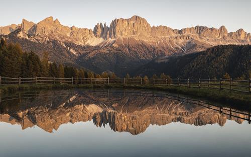 Wuhnleger, a pond in which the Rosengarten is reflected