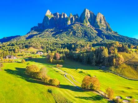 Golfen am Fuße der Dolomiten