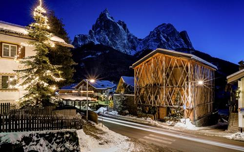 Eine Winternacht in Seis am Schlern