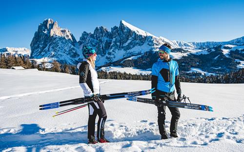 Two people with cross-country skis