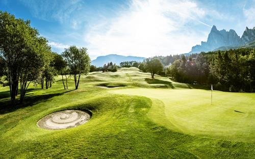 Golfen am Fuße der Seiser Alm