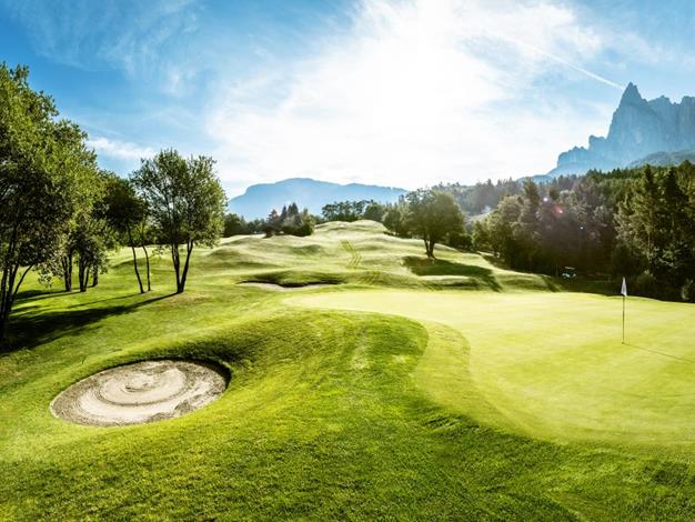 Golfen am Fuße der Seiser Alm